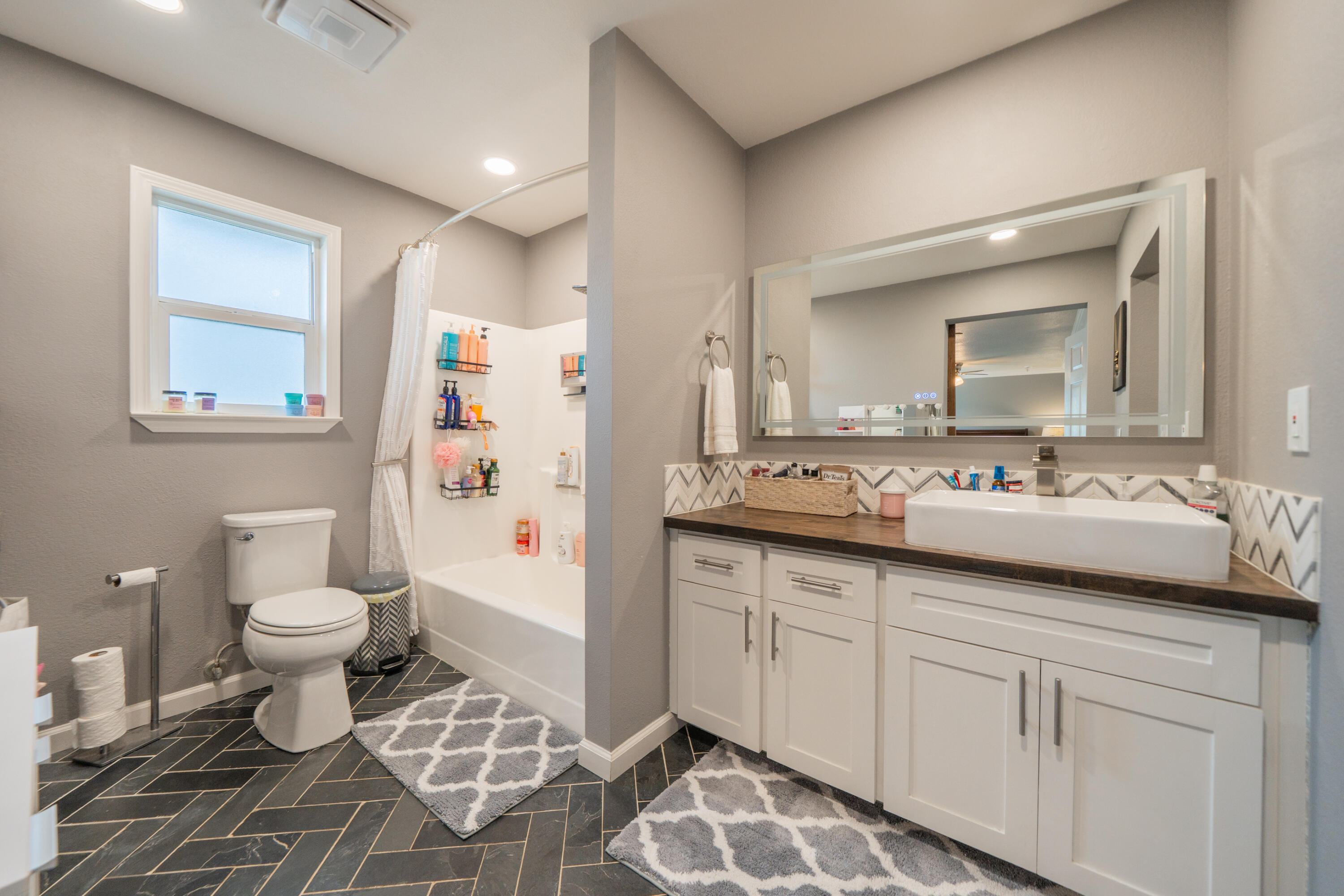 1070 Dara Court Redding, CA 96003 - Photo 29 of 66 1070 Dara Ct-37