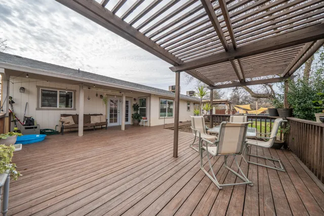 $399,000 | 1070 Dara Court, Redding, CA 96003