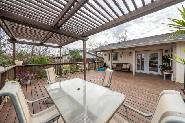 $399,000 | 1070 Dara Court, Redding, CA 96003