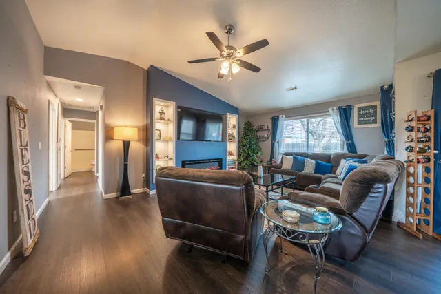 $399,000 | 1070 Dara Court, Redding, CA 96003