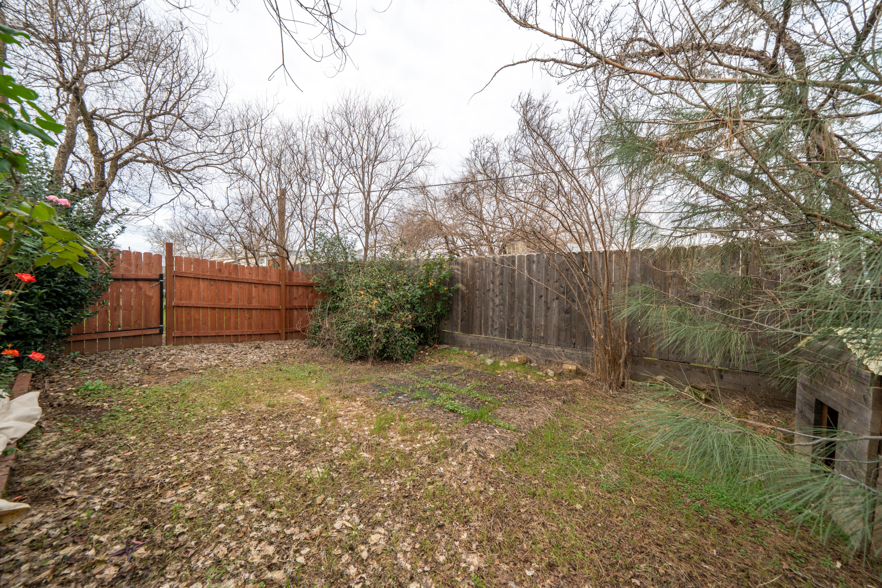 1070 Dara Court Redding, CA 96003 - Photo 48 of 66 a backyard of a house