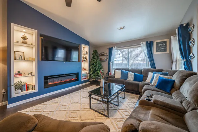 $399,000 | 1070 Dara Court, Redding, CA 96003