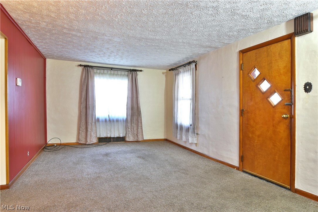 81 Spring Street Southeast Hubbard, OH 44425 - Photo 9 of 35 Gallery Image 9