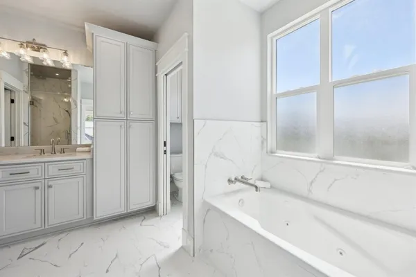 $790,000 | 131 Hilltop Circle, Trinidad, TX 75163