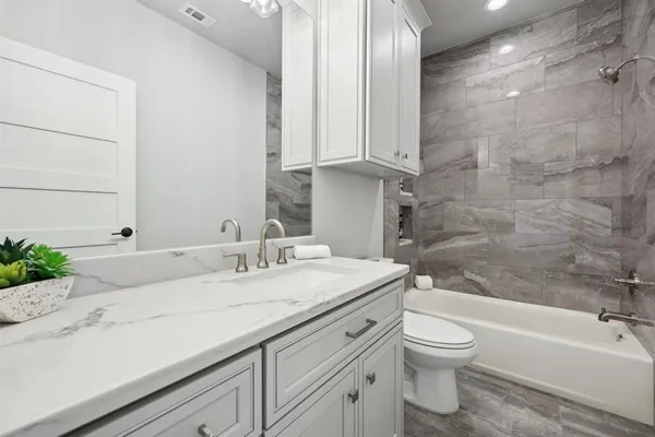 $790,000 | 131 Hilltop Circle, Trinidad, TX 75163