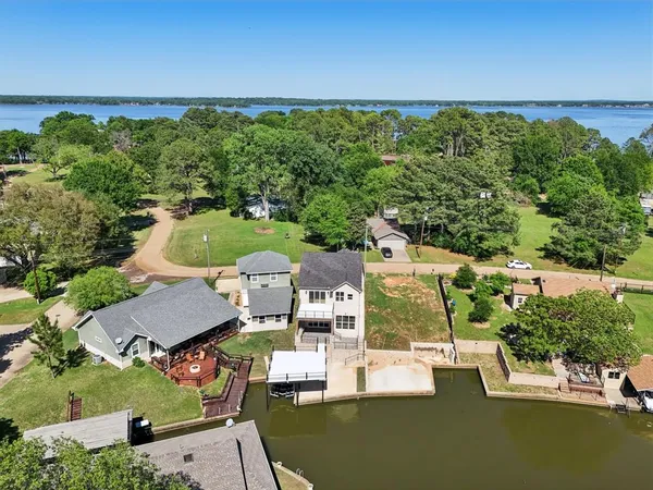 $790,000 | 131 Hilltop Circle, Trinidad, TX 75163