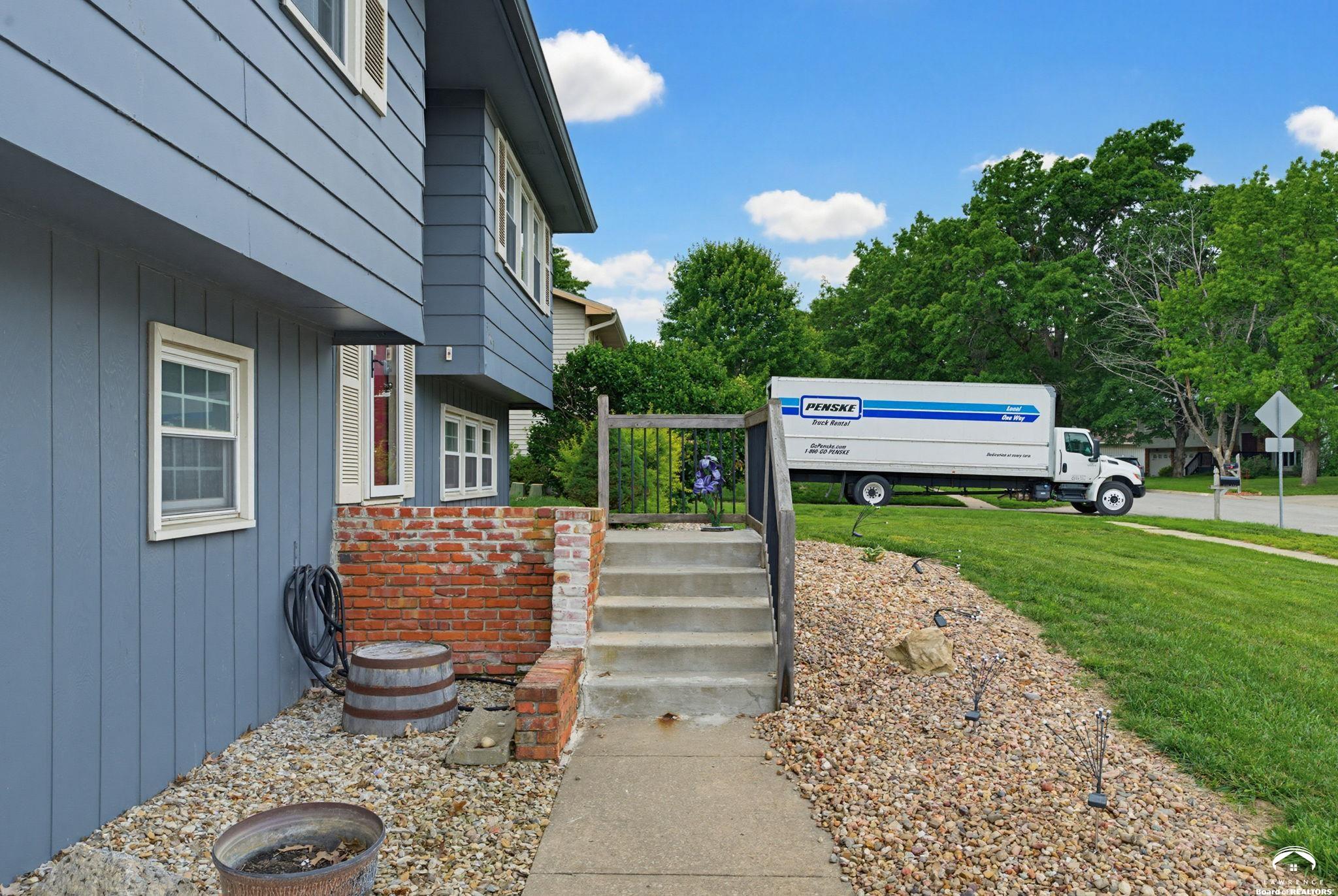 3403 Trail Road Lawrence, KS 66049 - Photo 4 of 51