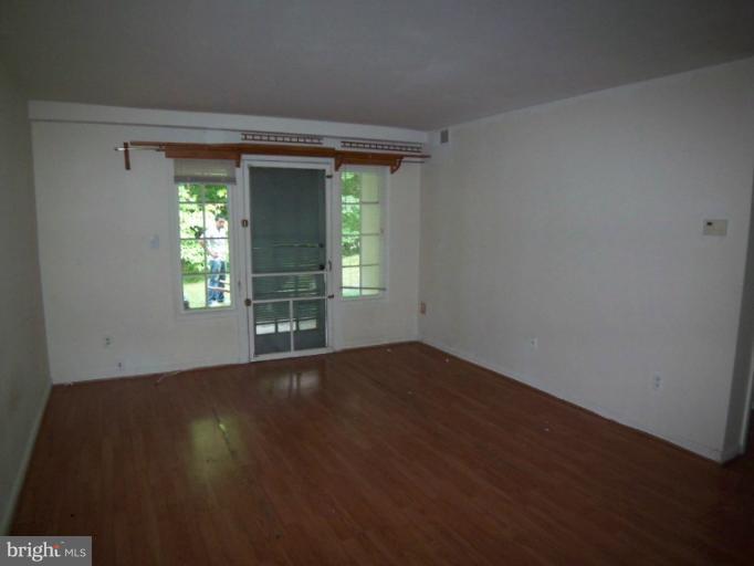 5905 Kingsford Road, Unit 393 Springfield, VA 22152 - Photo 3 of 8 Living Room