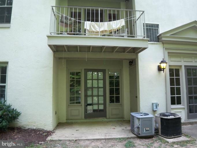 5905 Kingsford Road, Unit 393 Springfield, VA 22152 - Photo 7 of 8 Exterior (Rear)