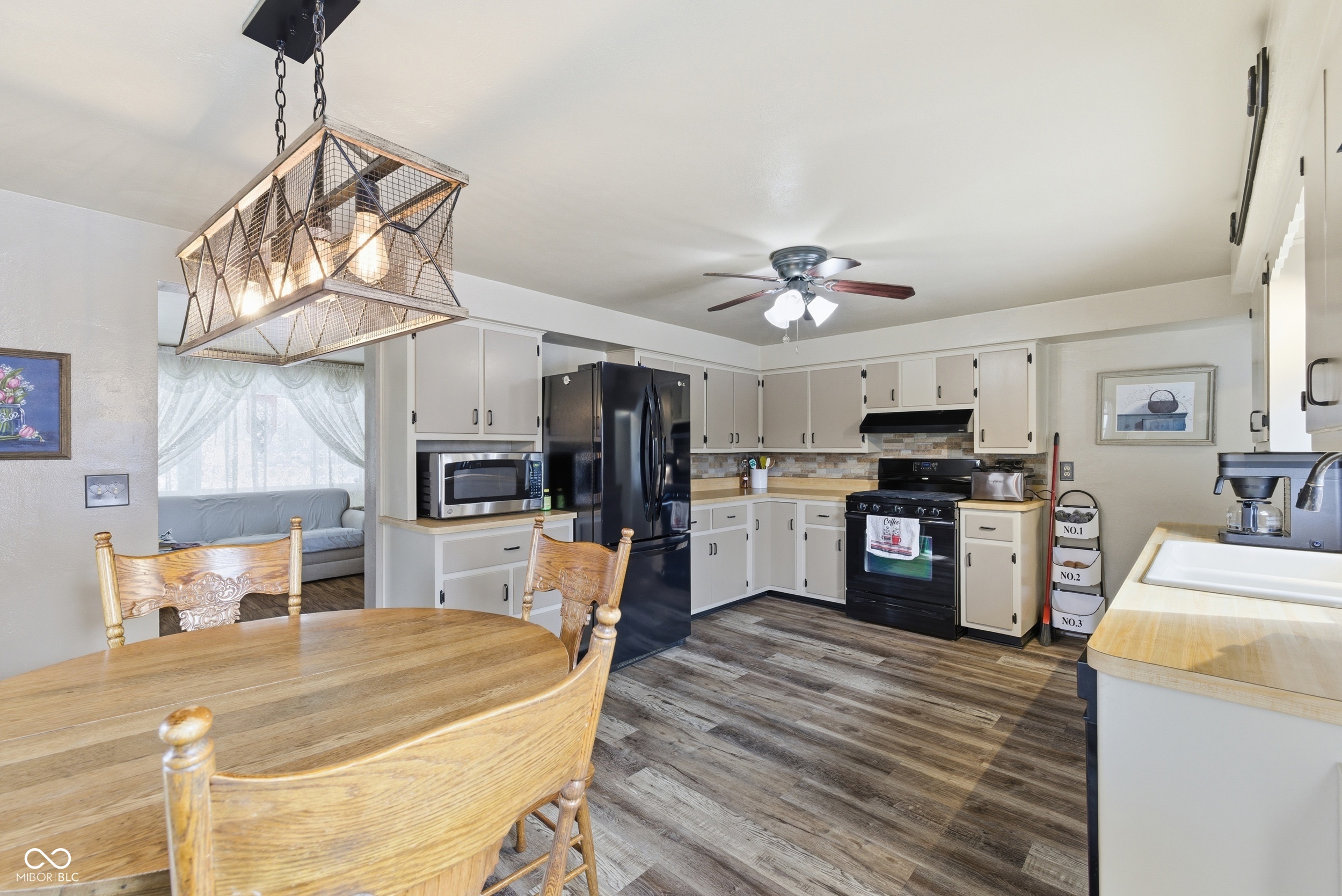 247 East Plum Street Anderson, IN 46012 - Photo 8 of 29