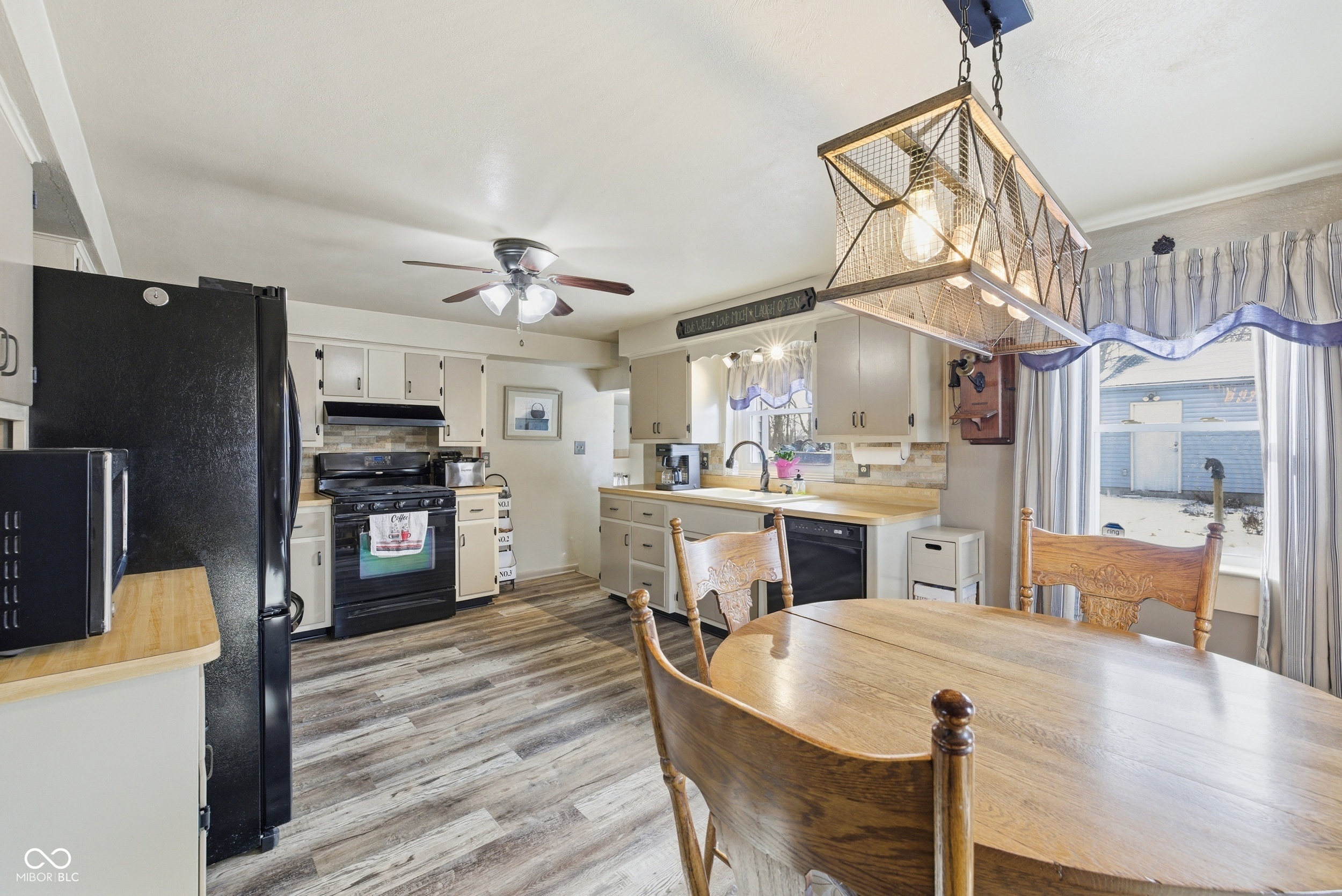 247 East Plum Street Anderson, IN 46012 - Photo 9 of 29