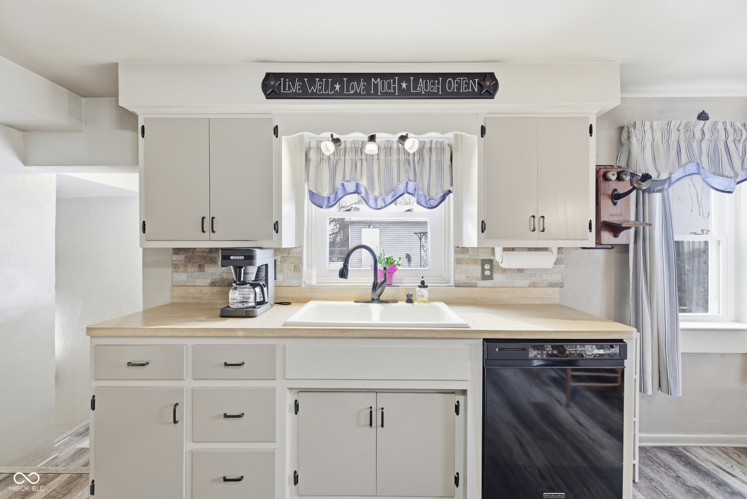 247 East Plum Street Anderson, IN 46012 - Photo 10 of 29