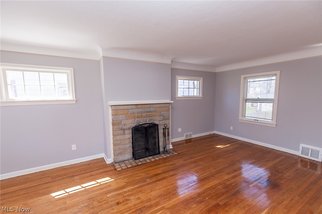 2212 Barrington Road Cleveland, OH 44118 - Photo 6 of 35