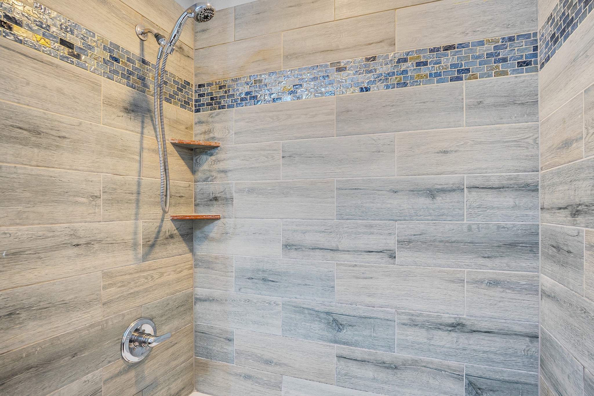 2516 Blueberry Lane Pasadena, TX 77502 - Photo 11 of 19 Hallway Bathroom