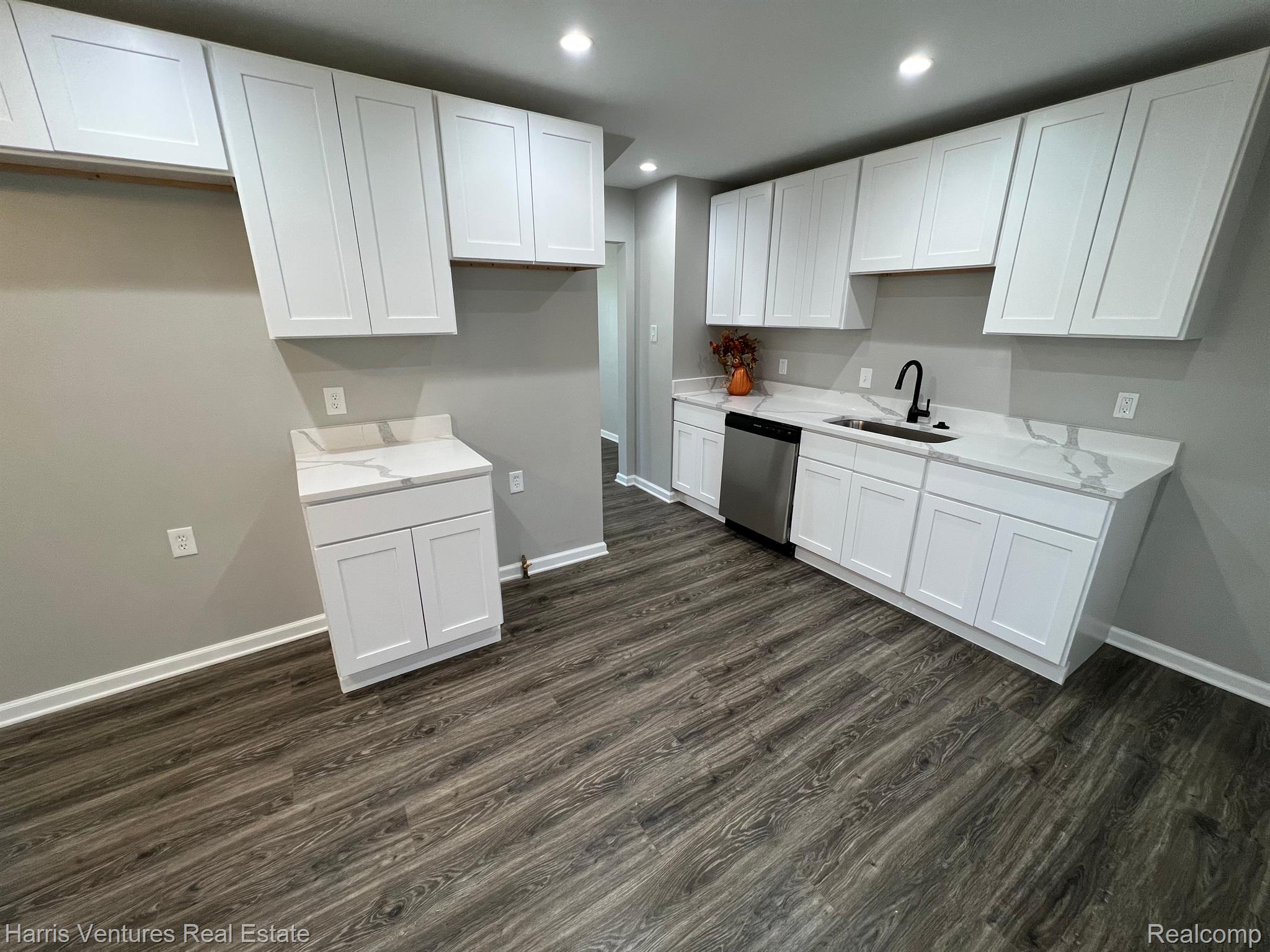 21647-51 Moross Road Grosse Pointe, MI 48236 - Photo 15 of 26 Kitchen
