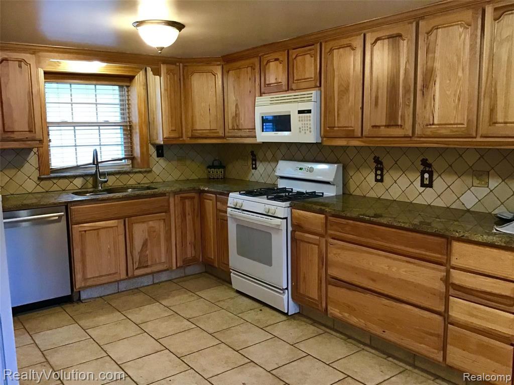 3780 Hunt Road Lapeer, MI 48446 - Photo 3 of 29