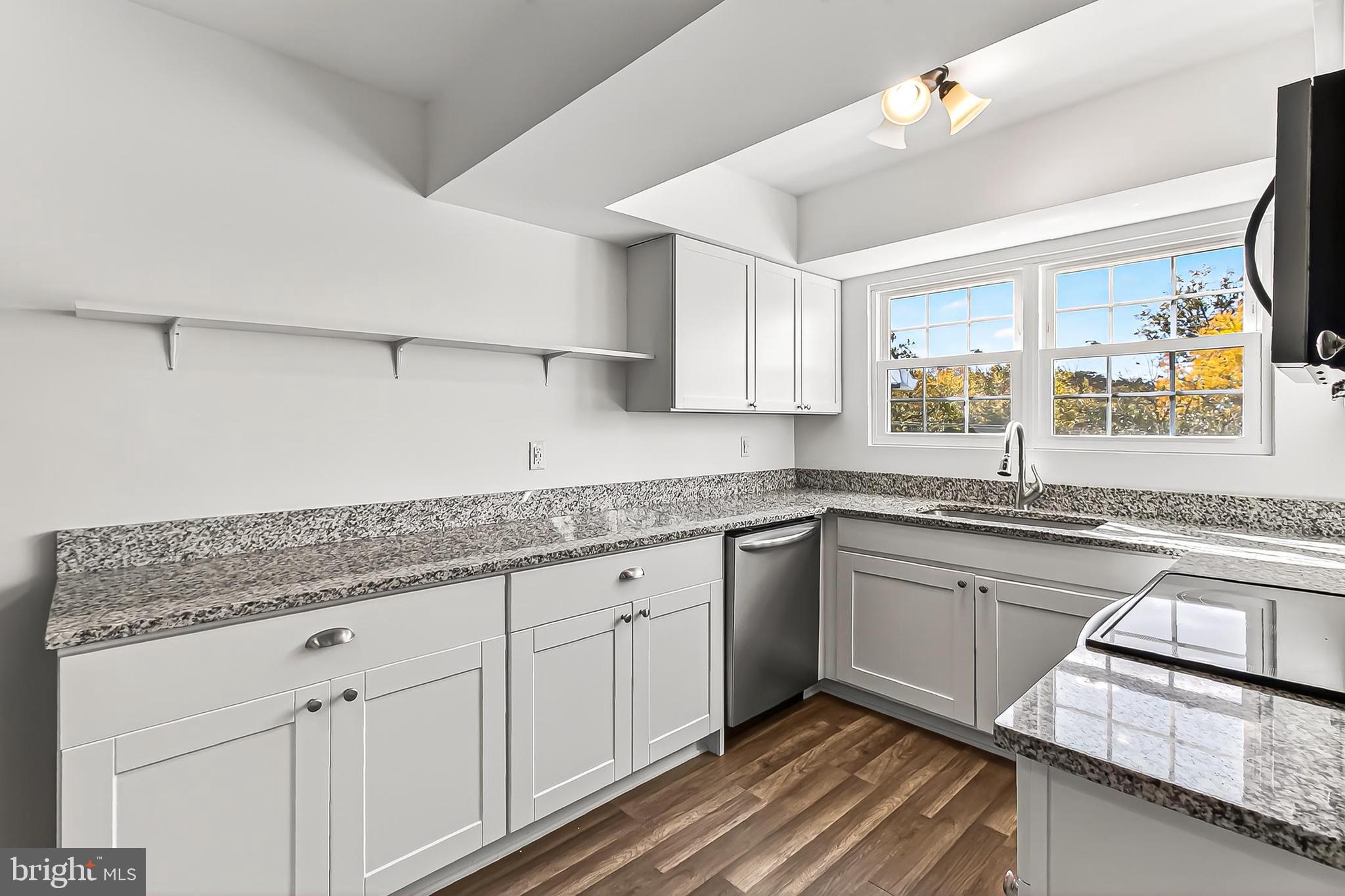 120 Prosperity Avenue Southeast, Unit E Leesburg, VA 20175 - Photo 18 of 34 a kitchen with granite countertop a sink and a stove