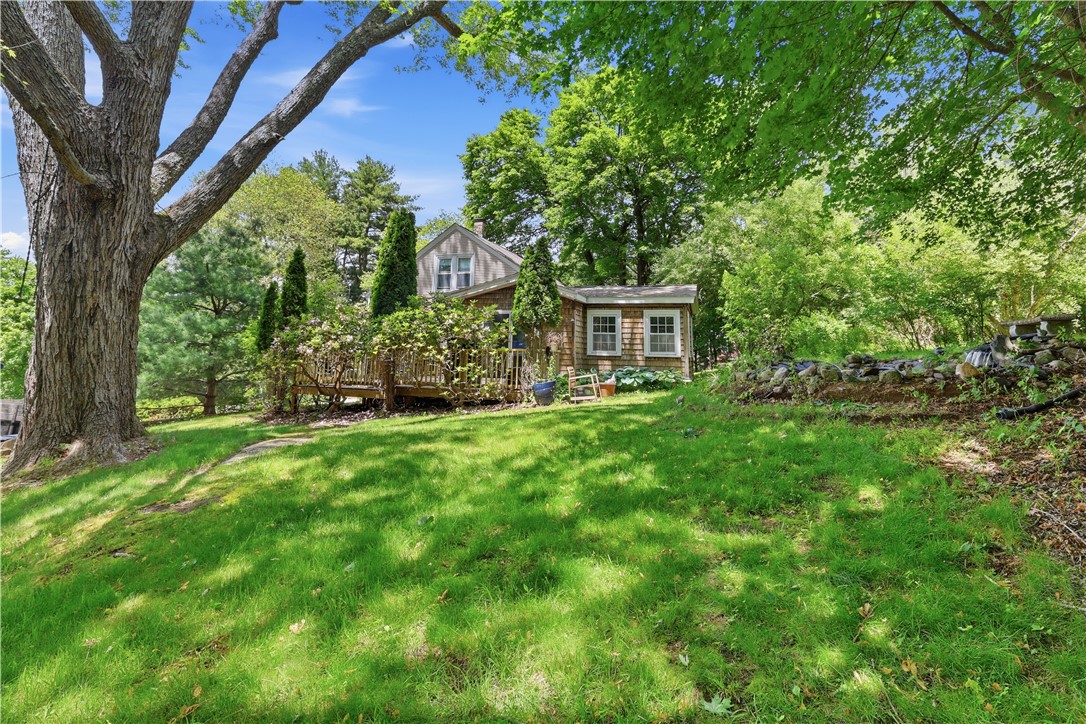 39 West Wrentham Road Cumberland, RI 02864 - Photo 4 of 40