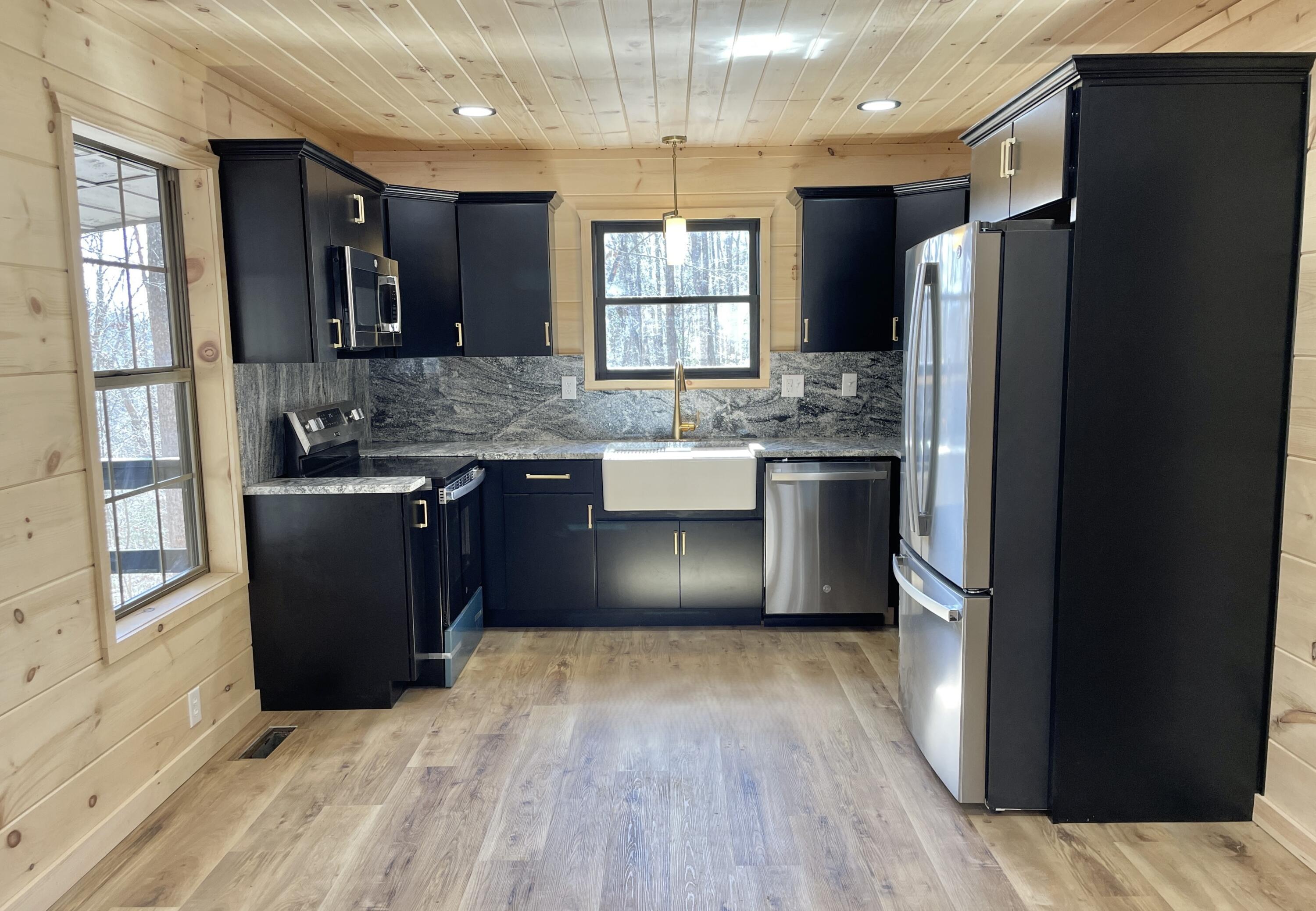 82 Cliffview Road Zoe, KY 41397 - Photo 11 of 40 kitchen2