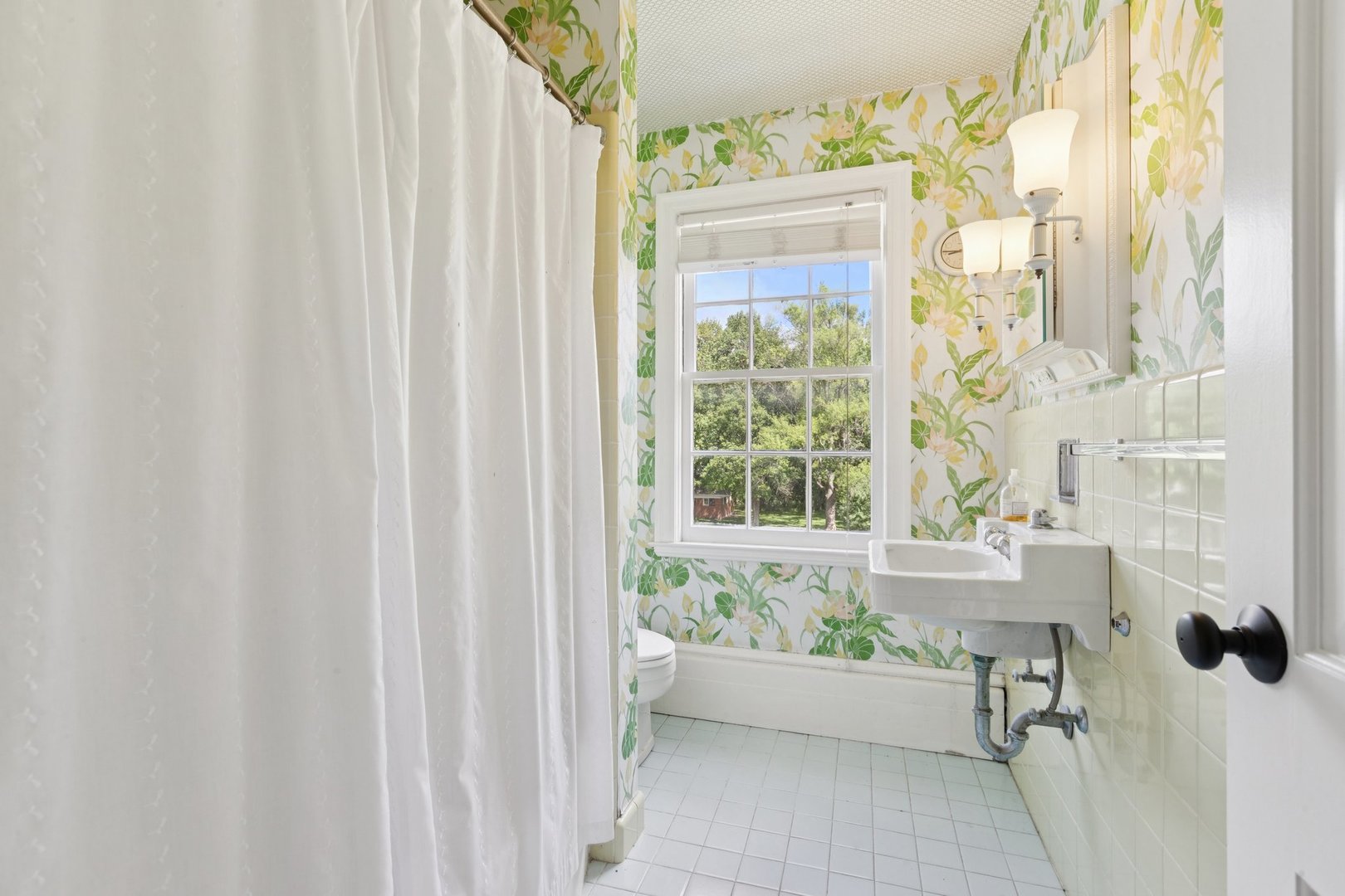 60 Ridge Road Barrington Hills, IL 60010 - Photo 45 of 70 a view of bathroom with bathtub and shower