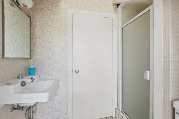 a black and white photo of a living room