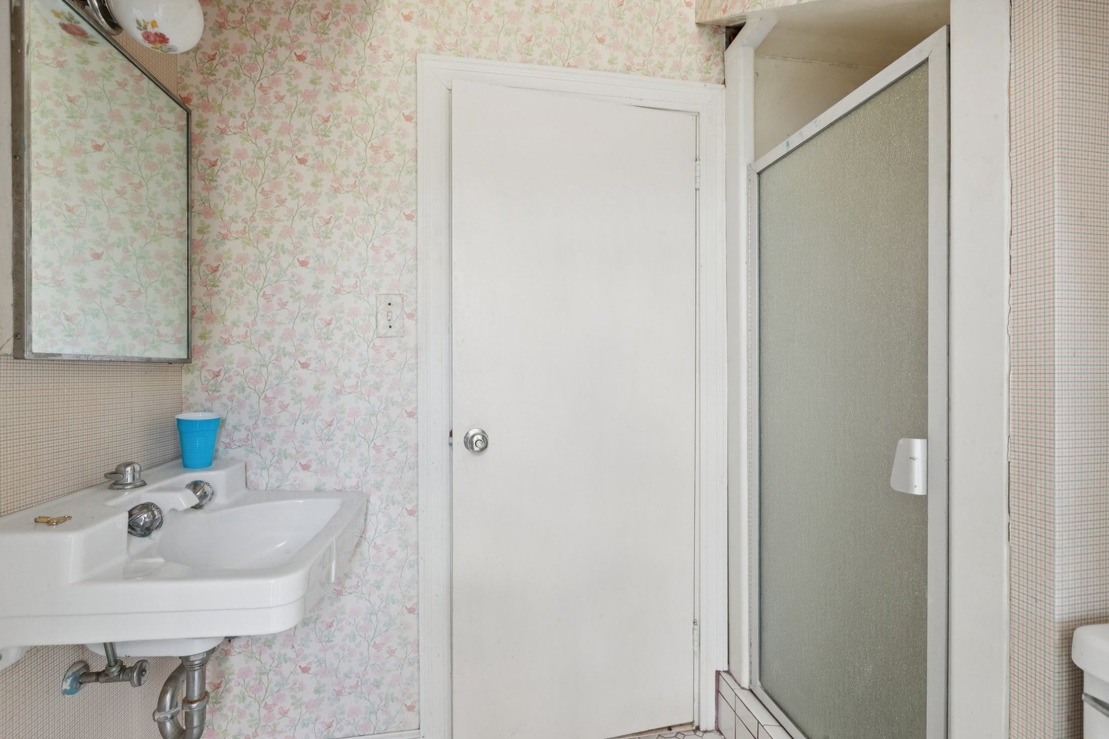 60 Ridge Road Barrington Hills, IL 60010 - Photo 50 of 70 a bathroom with a sink and a tub