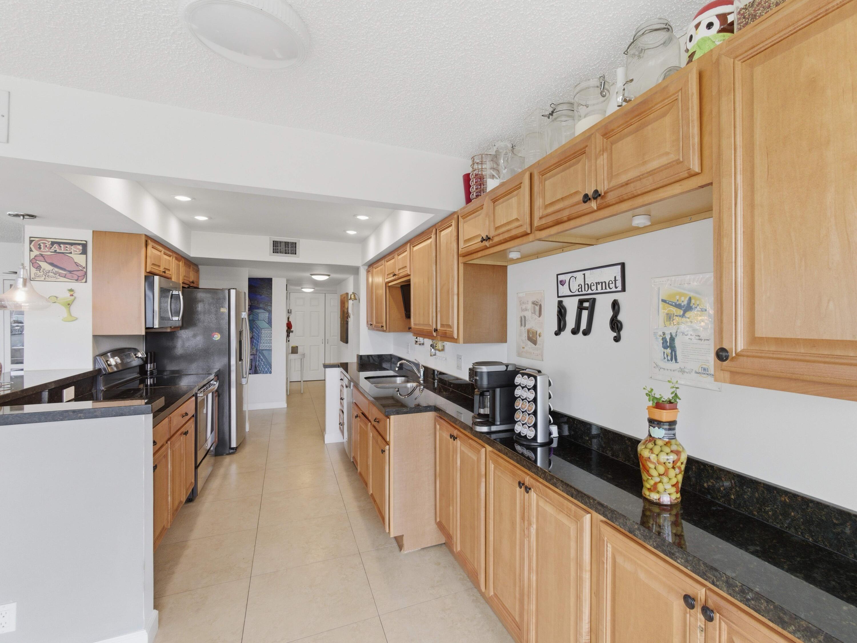 800 Jeffery Street, Unit 102 Boca Raton, FL 33487 - Photo 9 of 23 Kitchen