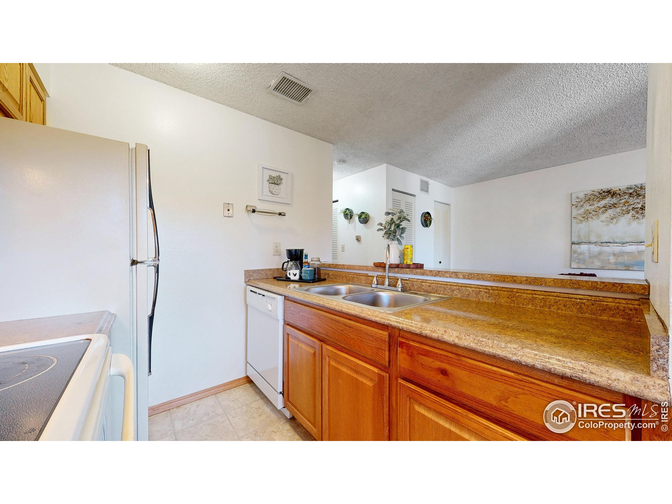 1705 Heatheridge Road, Unit G302 Fort Collins, CO 80526 - Photo 11 of 36 a bathroom with a sink a vanity and a mirror