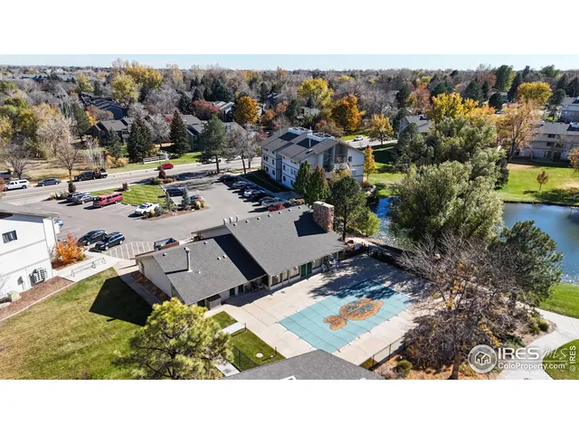 a black and white photo of a city