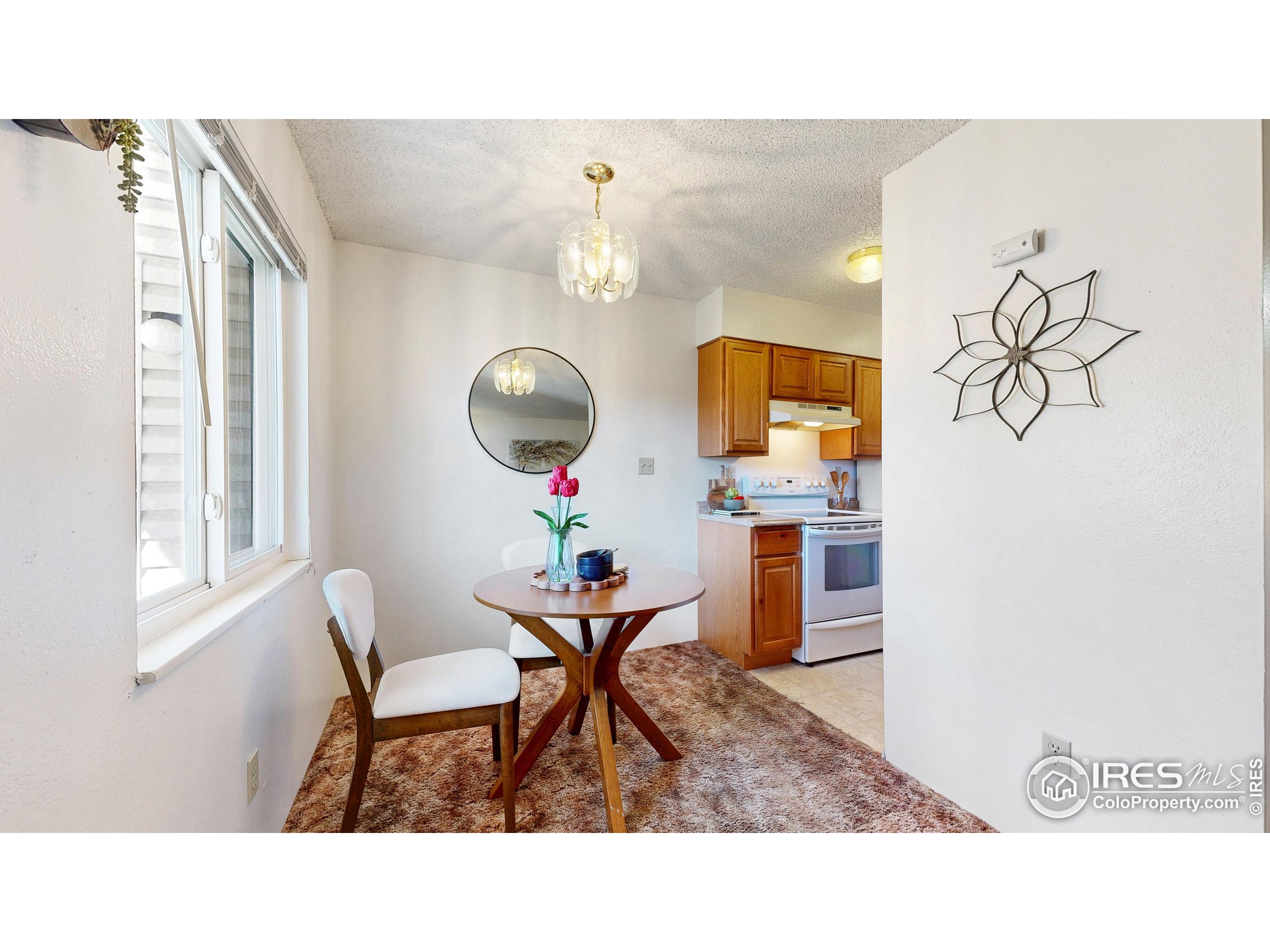 1705 Heatheridge Road, Unit G302 Fort Collins, CO 80526 - Photo 7 of 36 a kitchen with a table and chairs