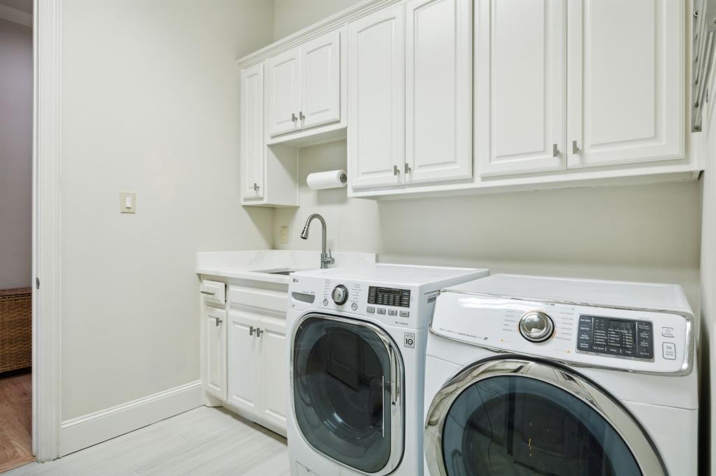 1608 Overlook Terrace Keller, TX 76262 - Photo 26 of 37 Walk in - walk out between back entrance and guest room