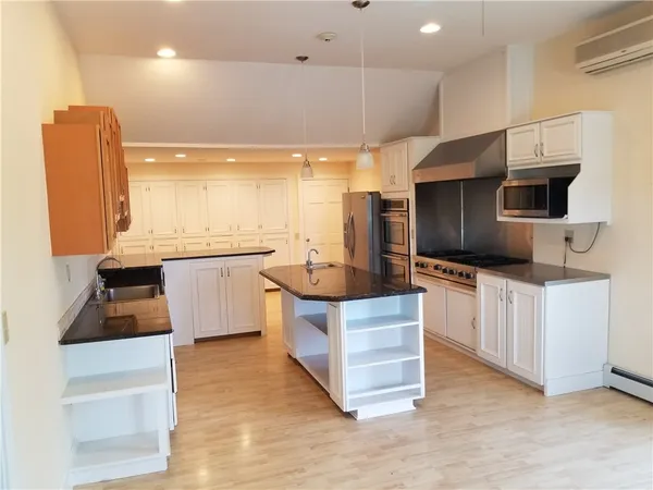 $3,700 | 16 Clearview Avenue, Unit D, Portsmouth, RI 02871