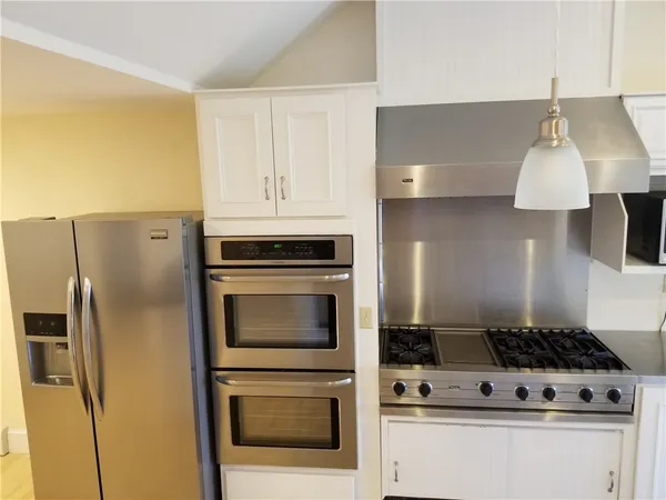 $3,700 | 16 Clearview Avenue, Unit D, Portsmouth, RI 02871