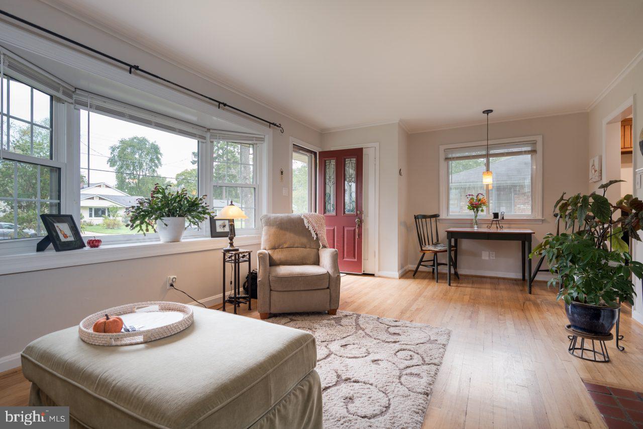 8007 Jackson Road Alexandria, VA 22308 - Photo 5 of 49 Living room with pretty picture window