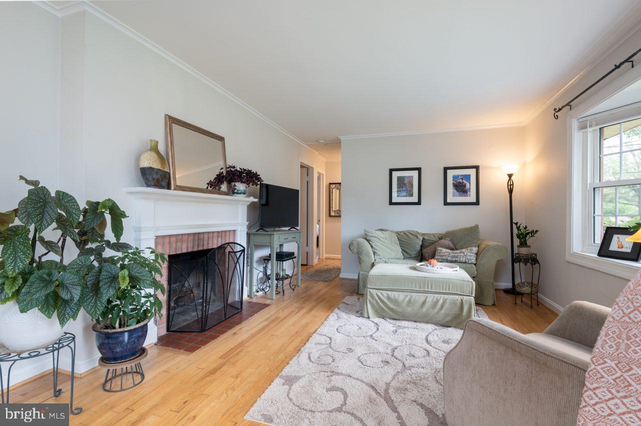 8007 Jackson Road Alexandria, VA 22308 - Photo 7 of 49 Beautiful hardwood floors!