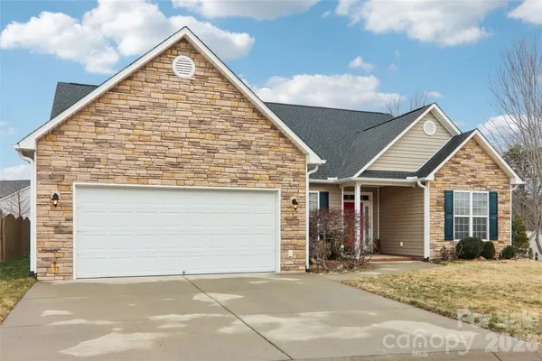 $593,000 | 1 Breyerton Court, Asheville, NC 28804