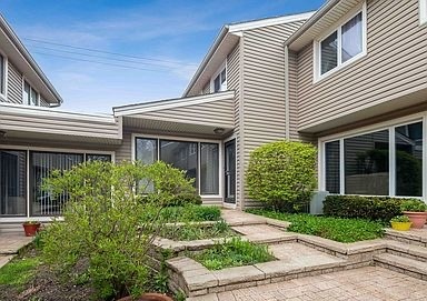 1148 Meadow Road, Unit 1148 Northbrook, IL 60062 - Photo 3 of 13