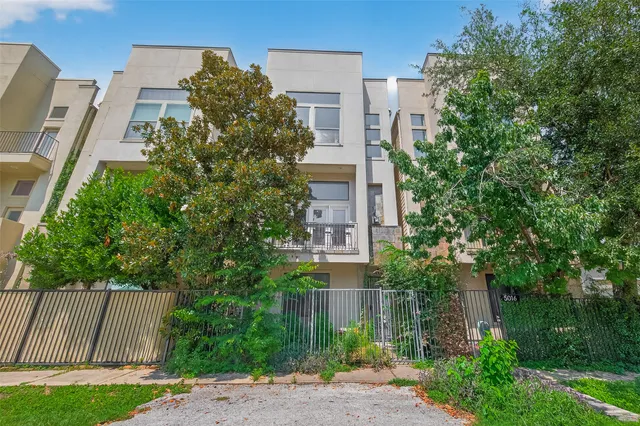 a view of a multi story building