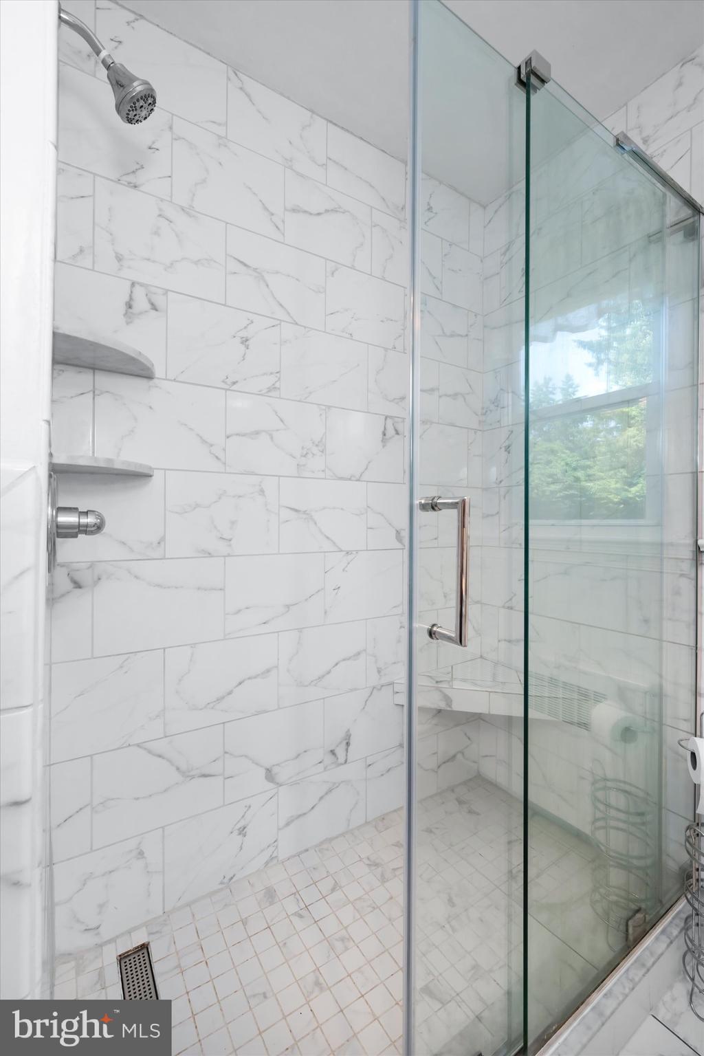 1 Oak Road Elkton, MD 21921 - Photo 23 of 37 Seamless Glass Shower!