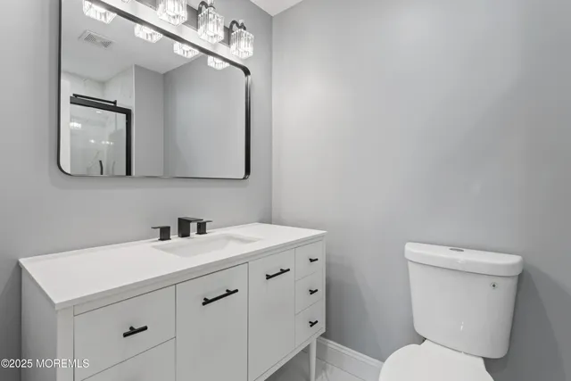 a close view of a bathtub in bathroom