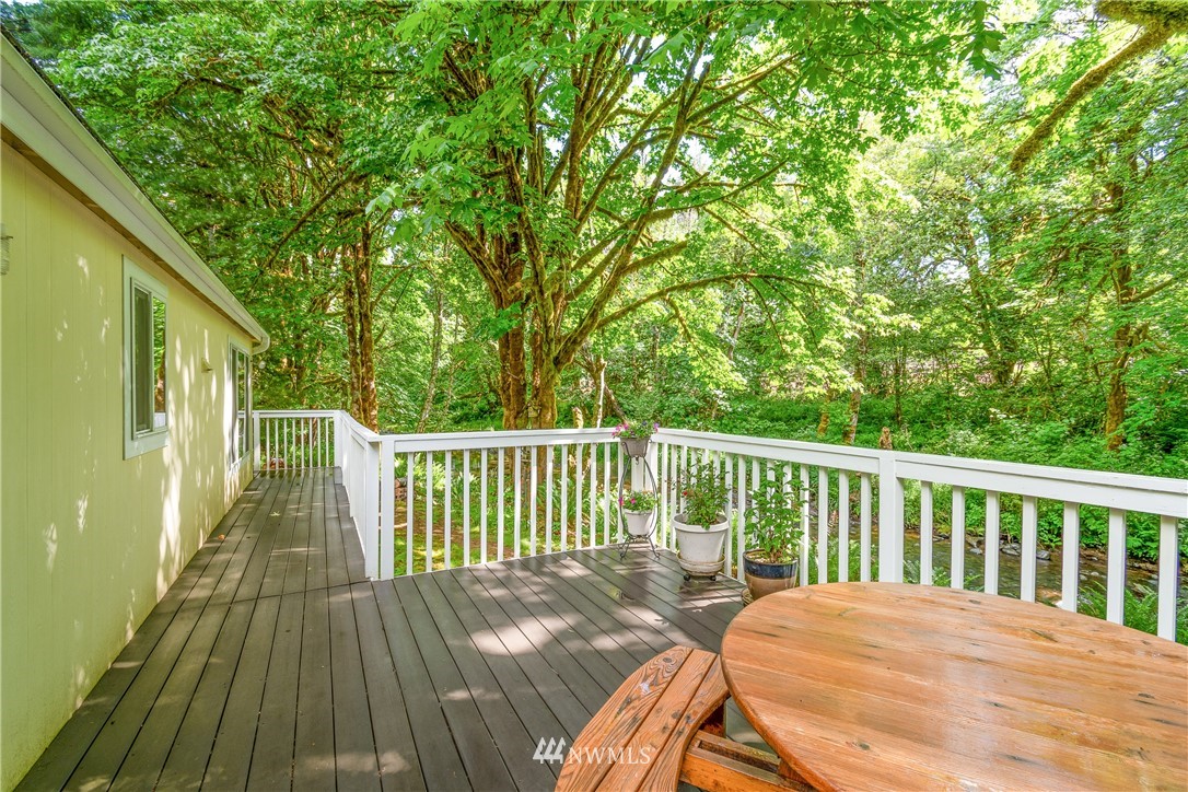 106 Slide Creek Road Longview, WA 98632 - Photo 22 of 38 a balcony with wooden floor and fence