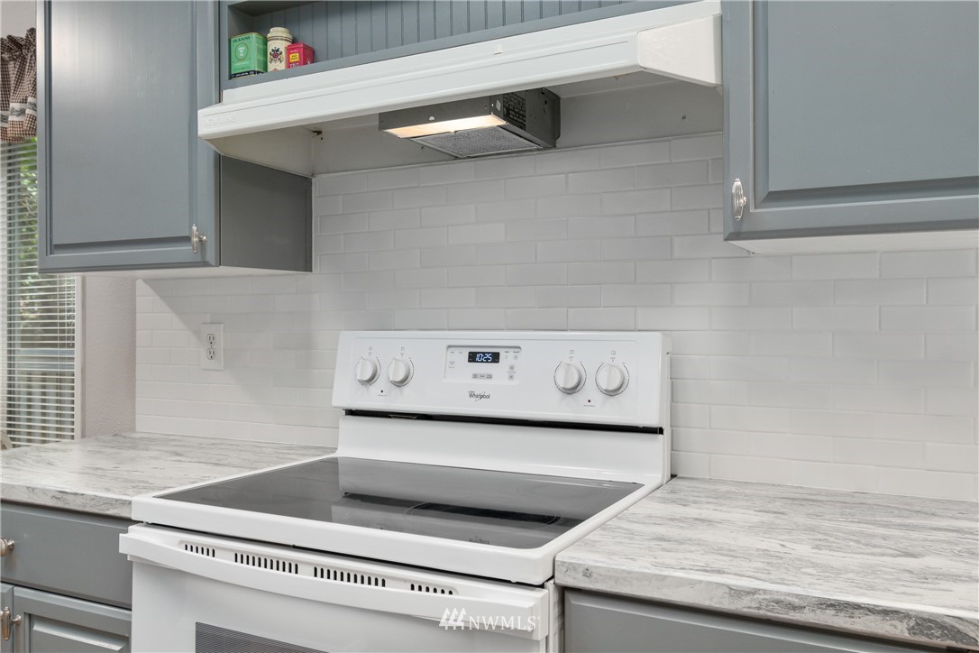 106 Slide Creek Road Longview, WA 98632 - Photo 26 of 38 a close view of stove top oven