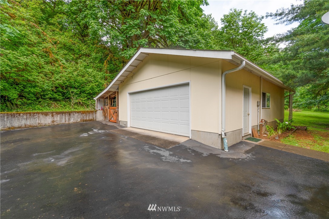 106 Slide Creek Road Longview, WA 98632 - Photo 4 of 38 a house with a yard