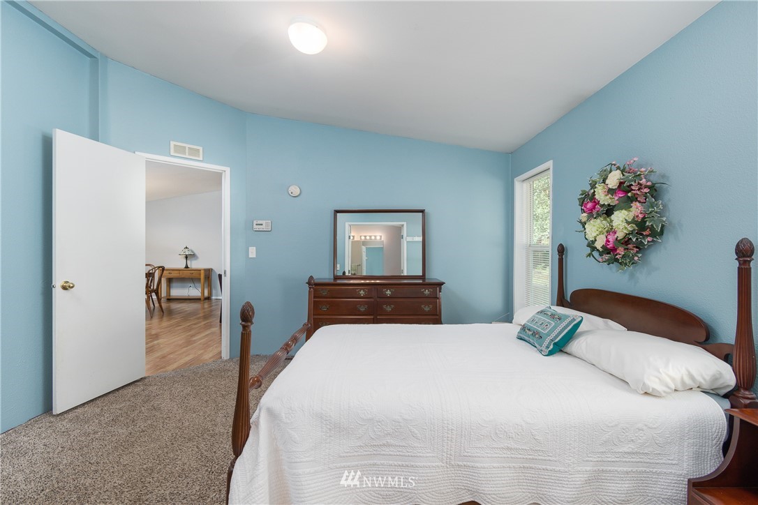 106 Slide Creek Road Longview, WA 98632 - Photo 31 of 38 a bedroom with a bed and ceiling fan