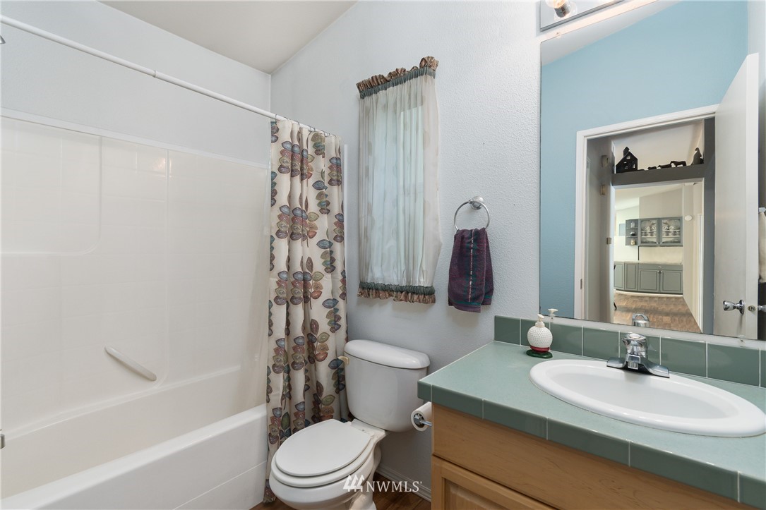 106 Slide Creek Road Longview, WA 98632 - Photo 35 of 38 a bathroom with a sink toilet and shower