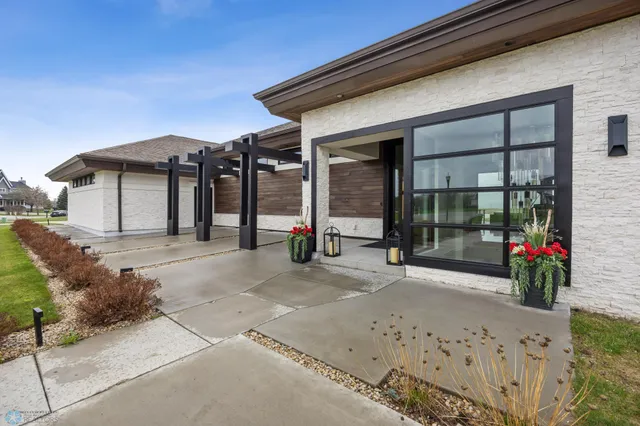 $1,130,000 | 505 Tessa Drive, Moorhead, MN 56560