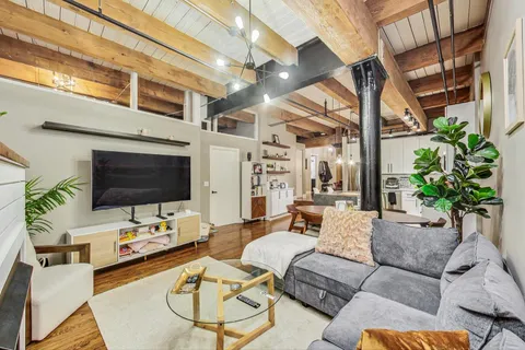 $470,000 | 420 West Ontario Street, Unit 209, Chicago, IL 60654