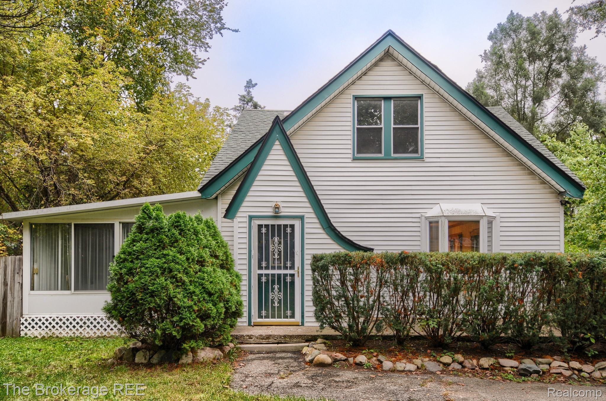 3080 Benstein Road Walled Lake, MI 48390 - Photo 1 of 19 DSC_4365-HDR(5).jpg