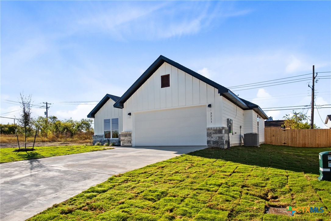 3211 Llano Alto Circle Temple, TX 76504 - Photo 4 of 29 a front view of a house with a yard