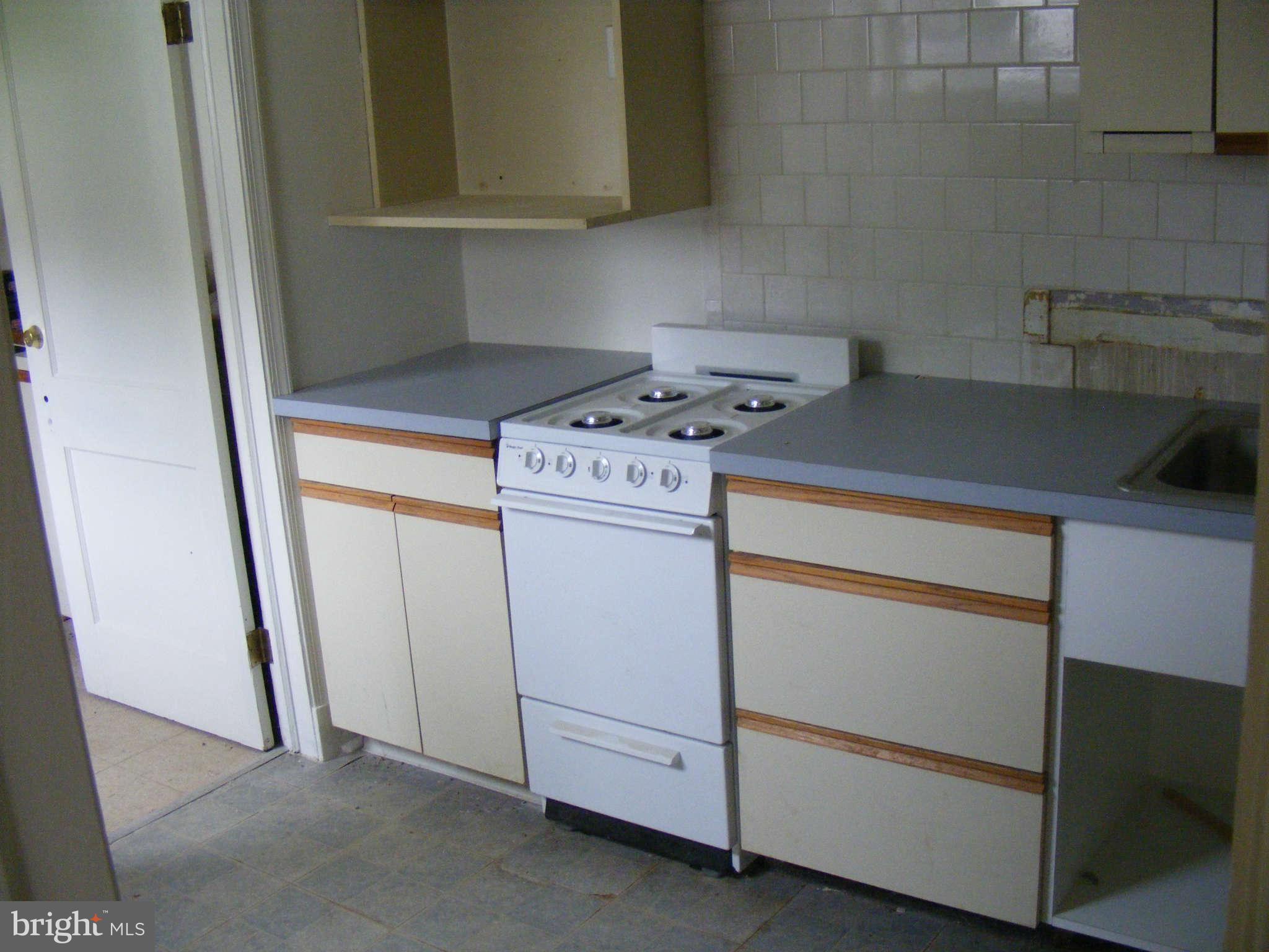 8503 Chestnut Oak Road Baltimore, MD 21234 - Photo 7 of 13 a utility room with dryer and washer